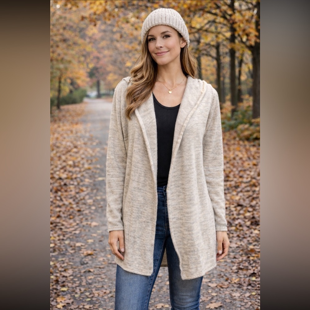 #83 Hooded sweater